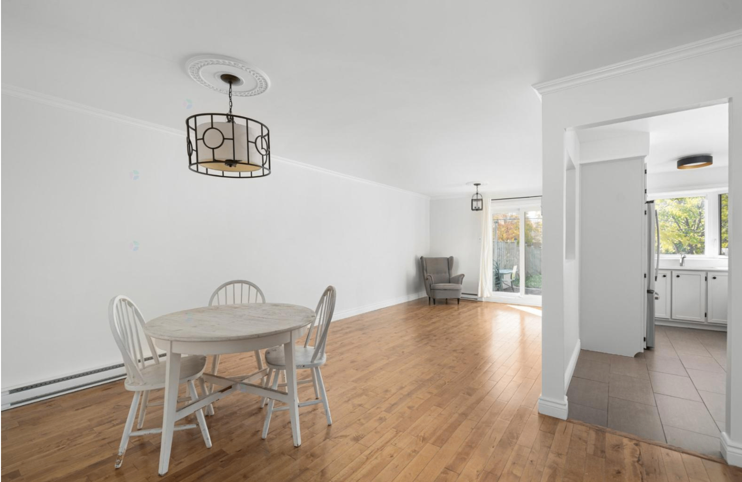 Townhouse close to Lakeshore hospital and public transportation